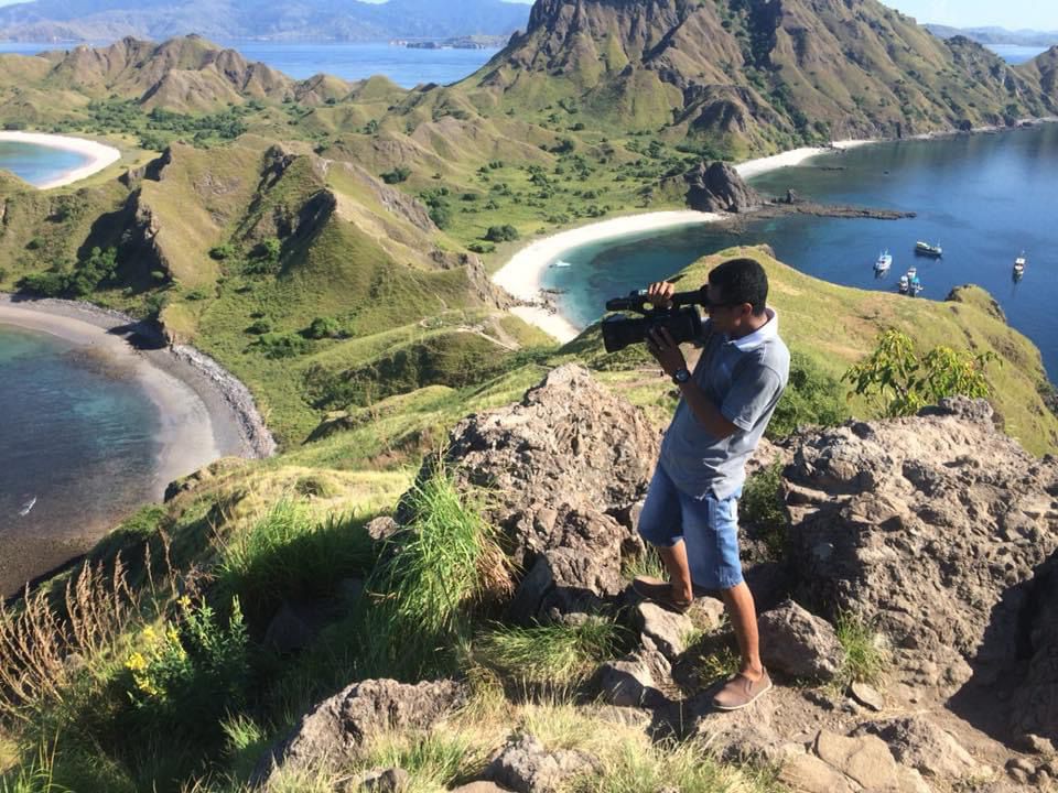 hiking padar island